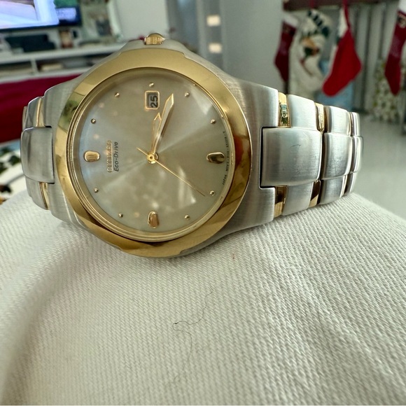 Citizen Two-Tone Gold and Silver Men's or women large fave eco-drive works